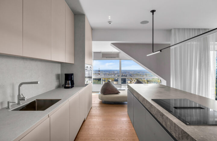 Złota 44 | Apartament z panoramicznym widokiem