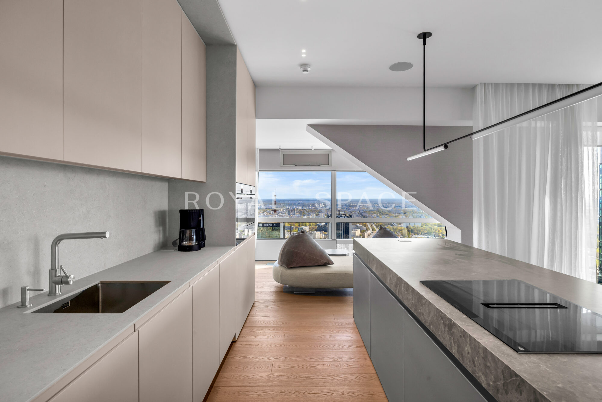 Złota 44 | Apartament z panoramicznym widokiem