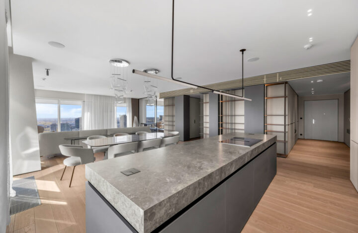 Złota 44 | Apartament z panoramicznym widokiem