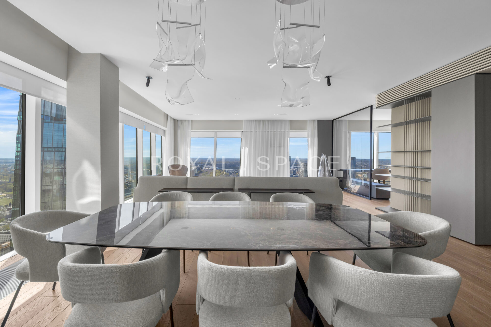 Złota 44 | Apartament z panoramicznym widokiem