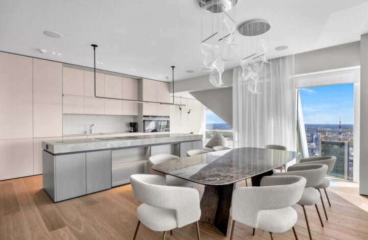 Złota 44 | Apartament z panoramicznym widokiem