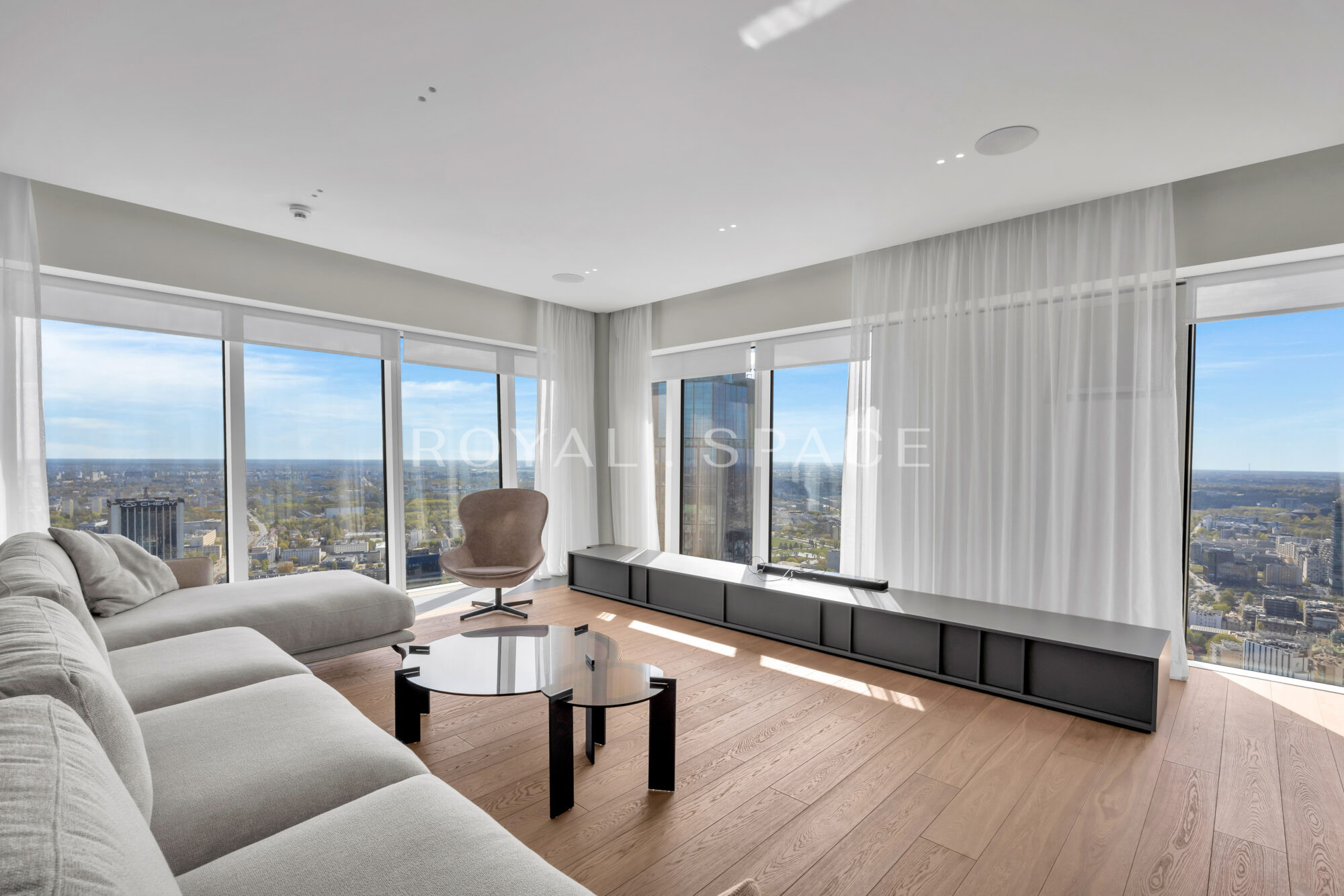 Złota 44 | Apartament z panoramicznym widokiem