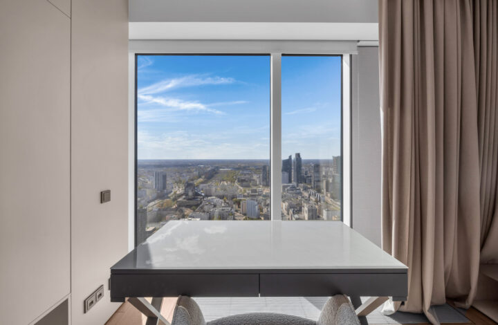 Złota 44 | Apartament z panoramicznym widokiem