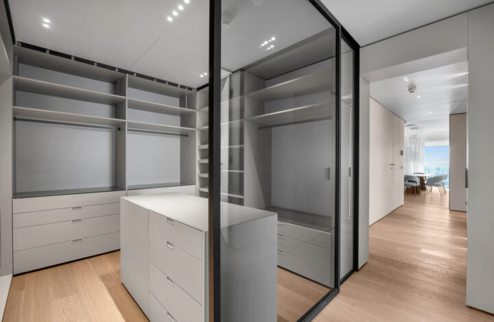 Złota 44 | Apartament z panoramicznym widokiem