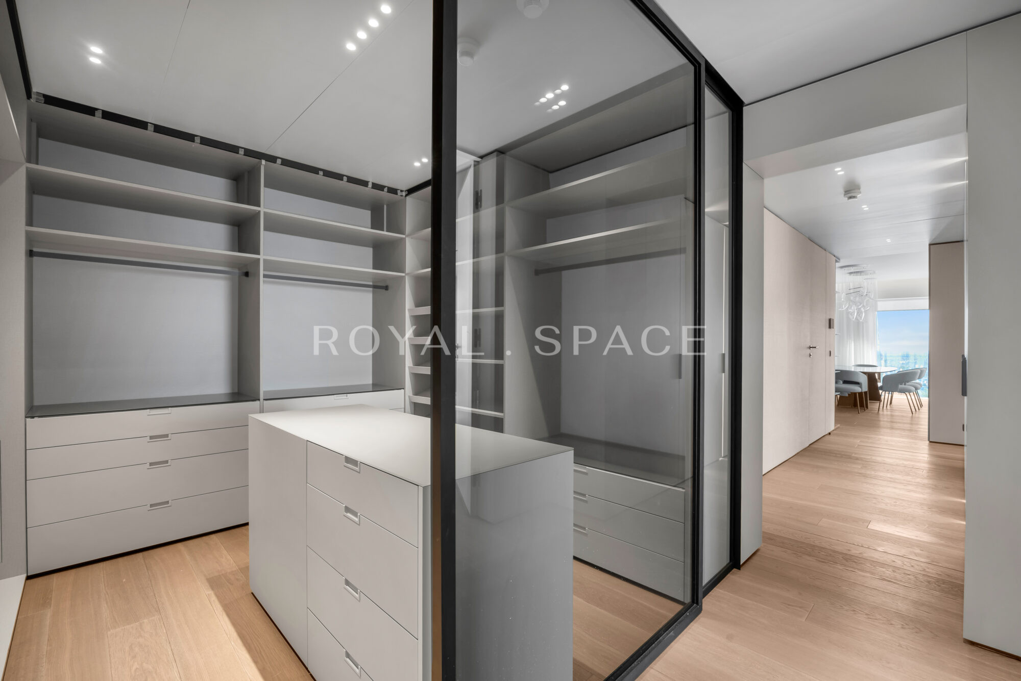 Złota 44 | Apartament z panoramicznym widokiem