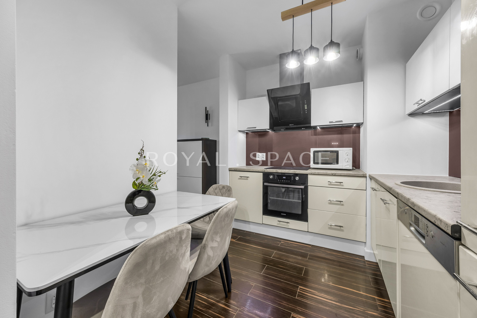 Funkcjonalny apartament koło Browarów Warszawskich