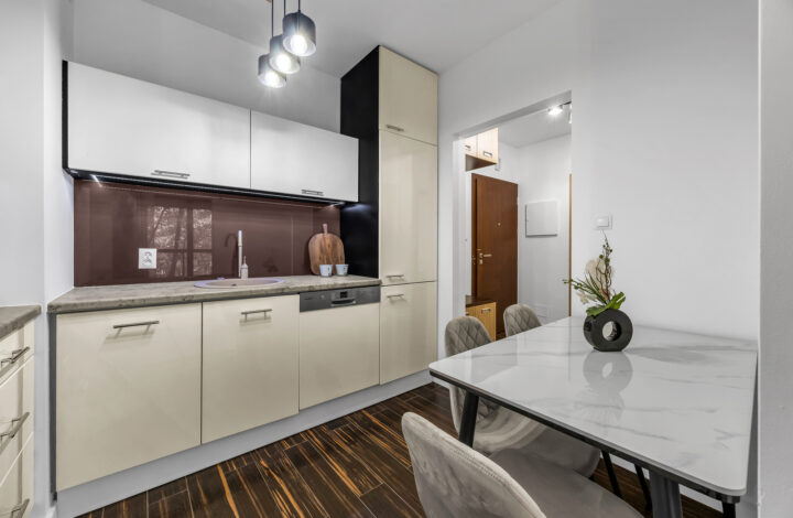 Funkcjonalny apartament koło Browarów Warszawskich