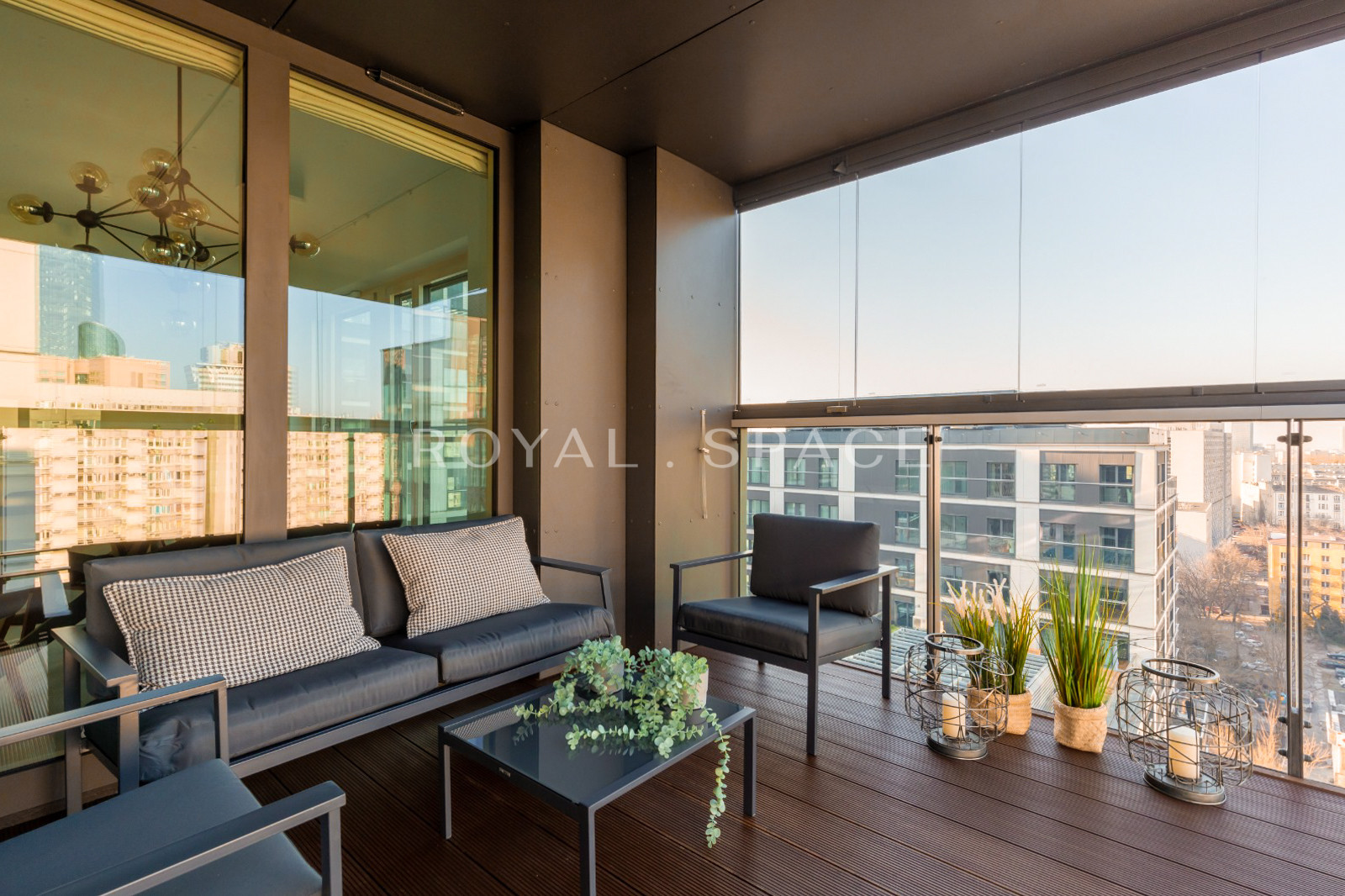 Apartment on the 13th floor in Mennica Residence!