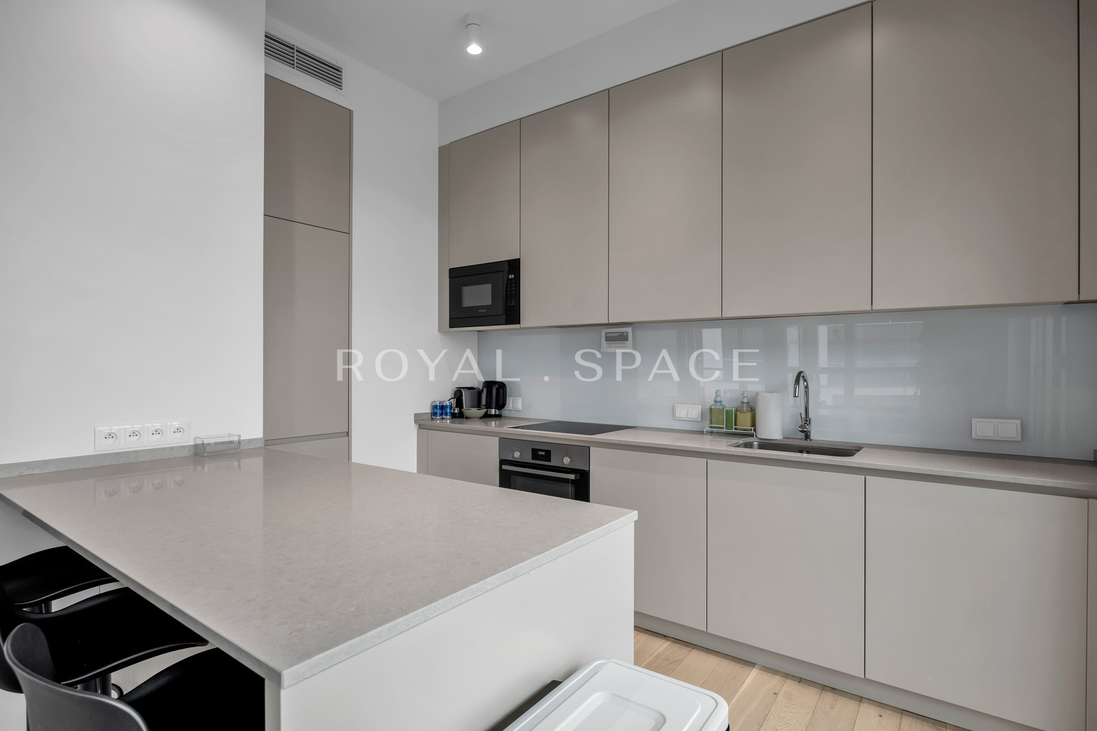 Apartment on the 13th floor in Mennica Residence!