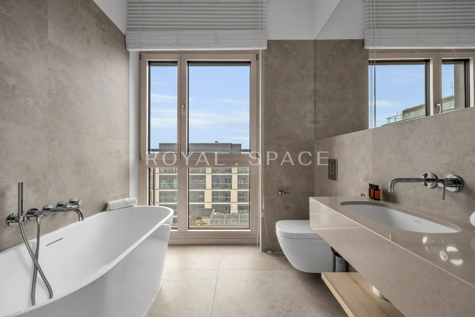 Apartment on the 13th floor in Mennica Residence!