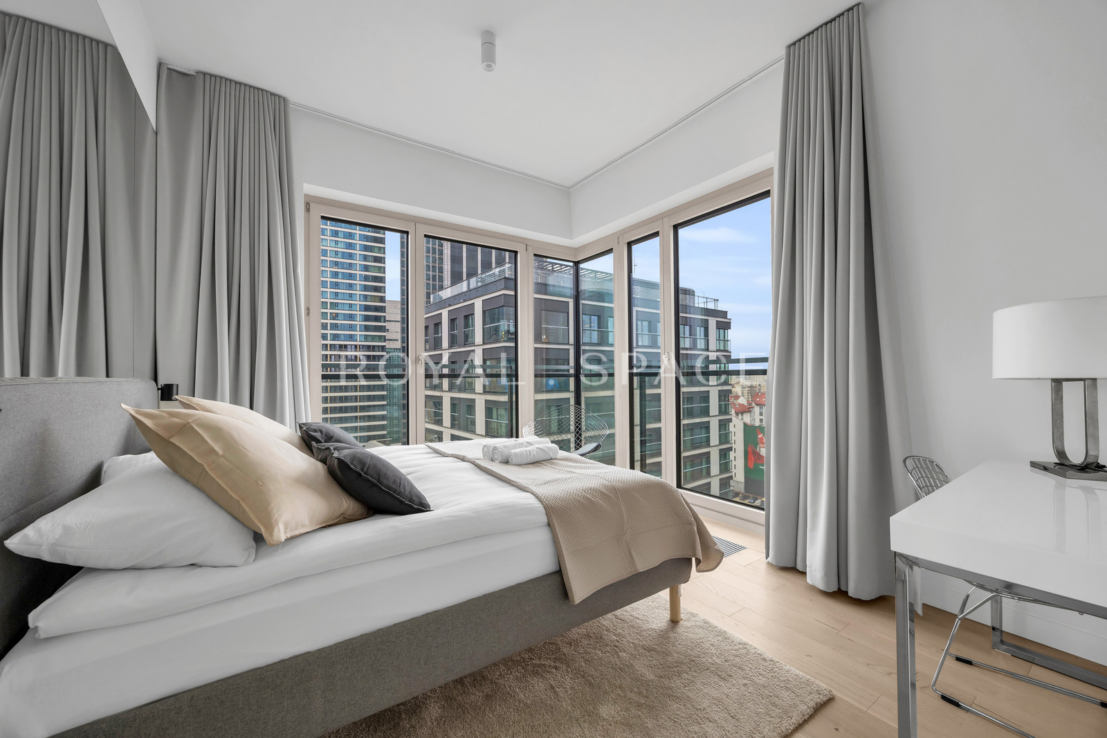 Apartment on the 13th floor in Mennica Residence!