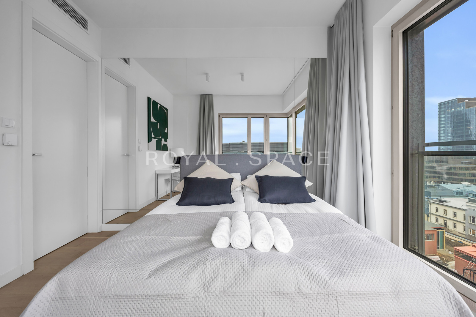 Apartment on the 13th floor in Mennica Residence!