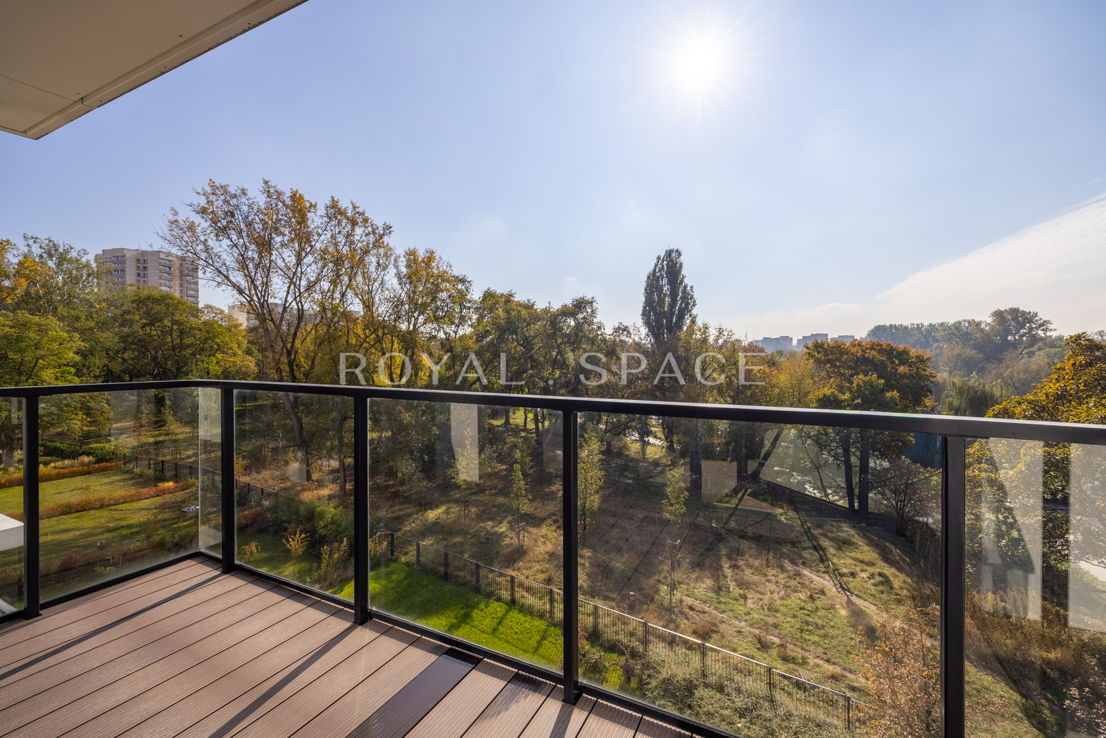 Luksusowy apartament z tarasem i widokiem na park