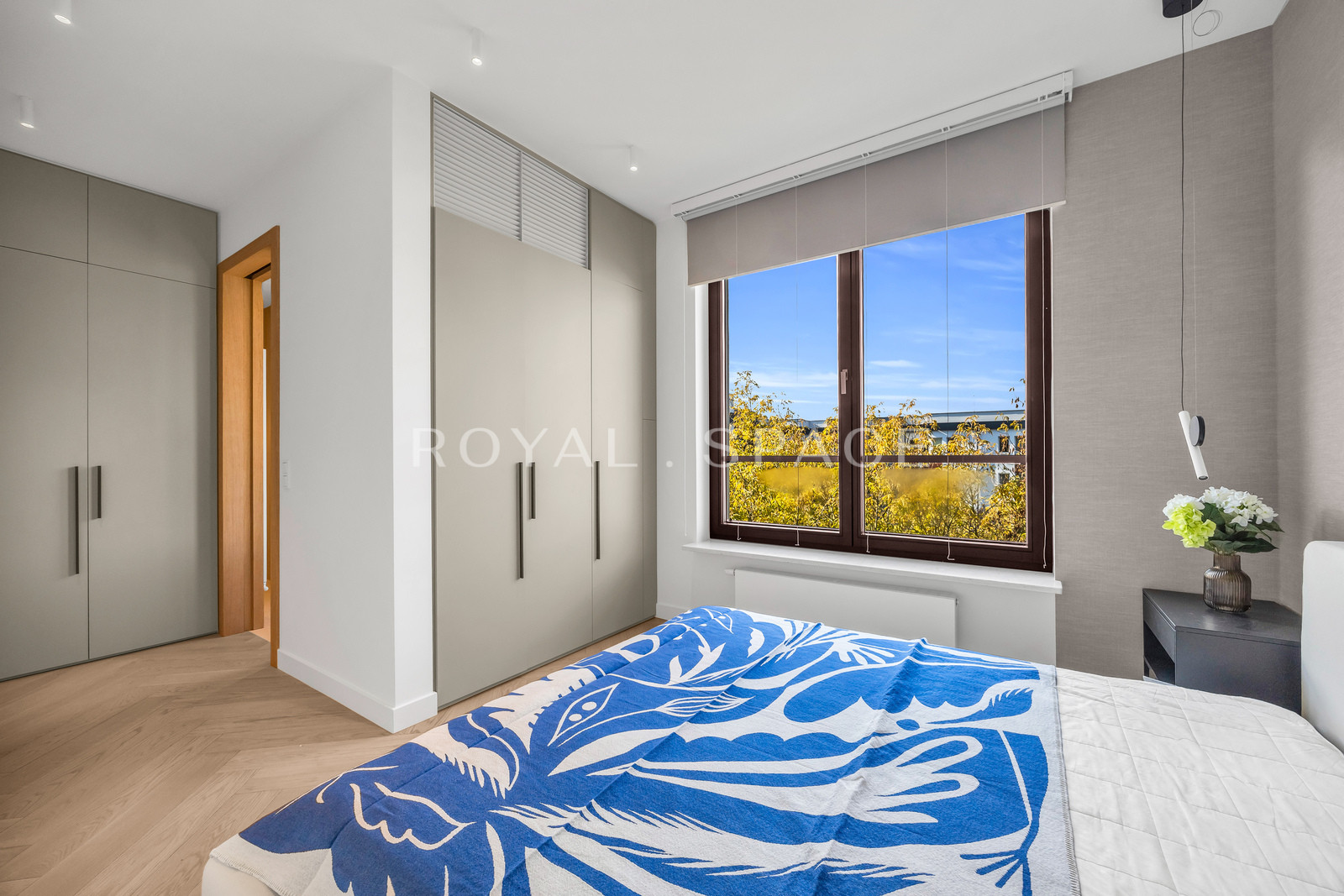 Luksusowy apartament z tarasem i widokiem na park