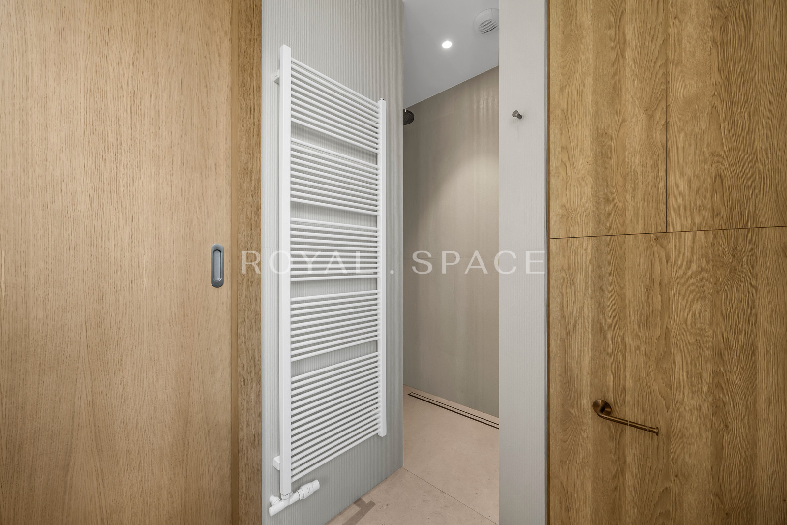 Luksusowy apartament z tarasem i widokiem na park