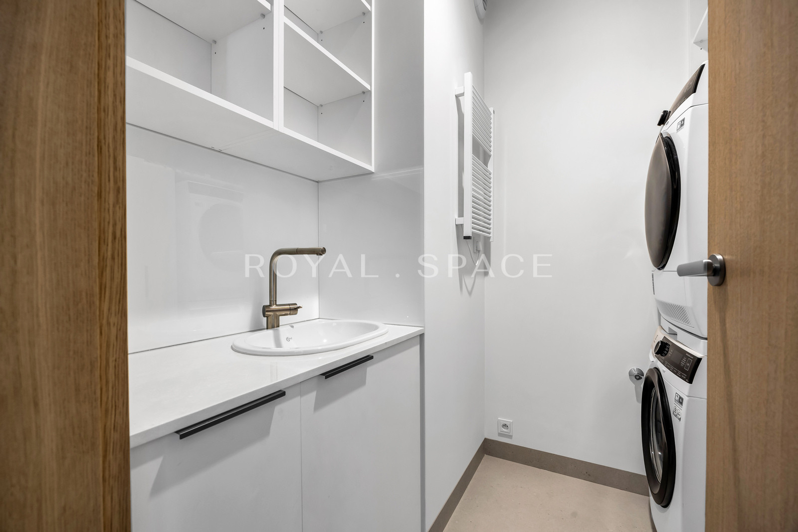 Luksusowy apartament z tarasem i widokiem na park