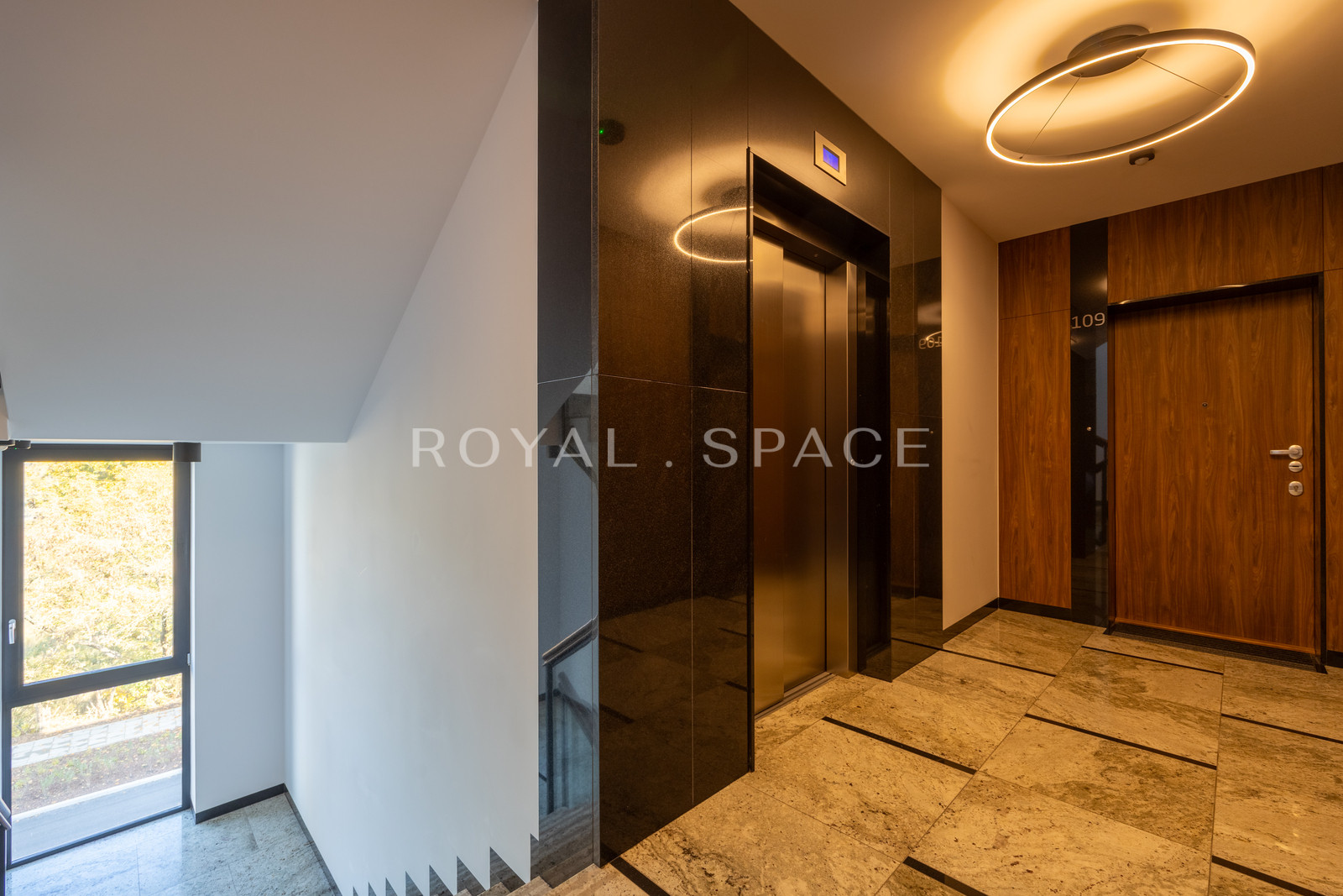 Luksusowy apartament z tarasem i widokiem na park