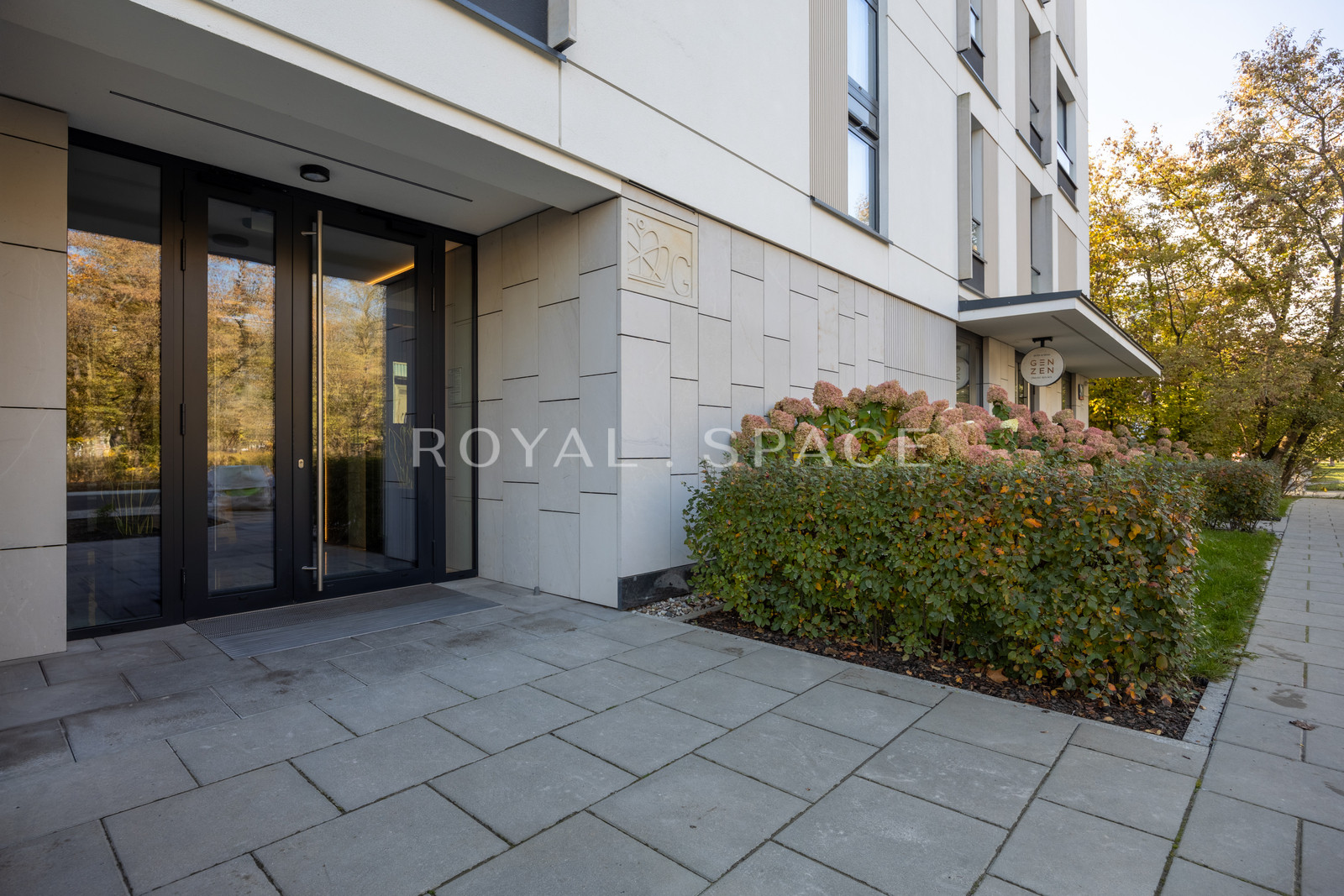 Luksusowy apartament z tarasem i widokiem na park