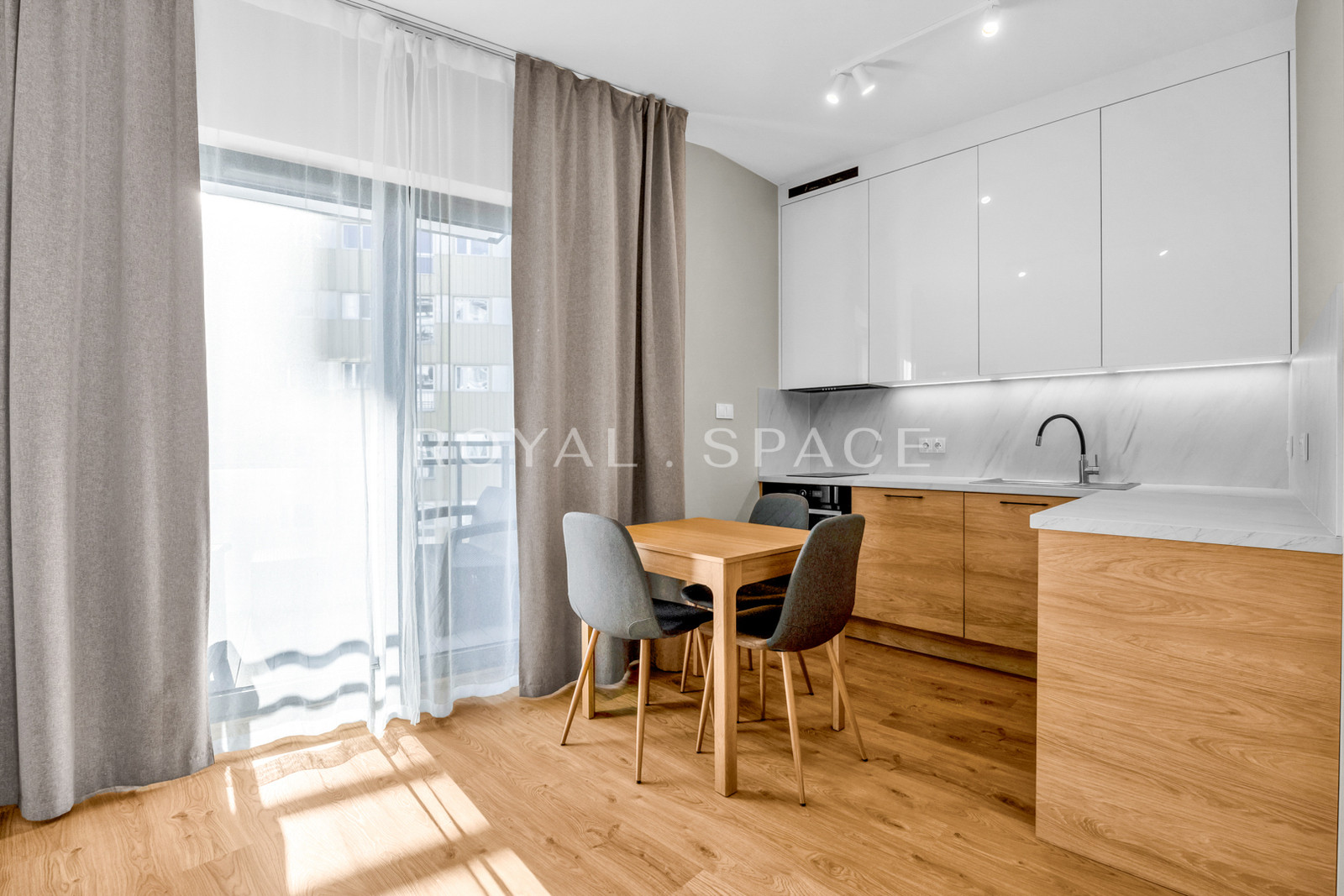 Apartment with a loggia in a luxury developmet!