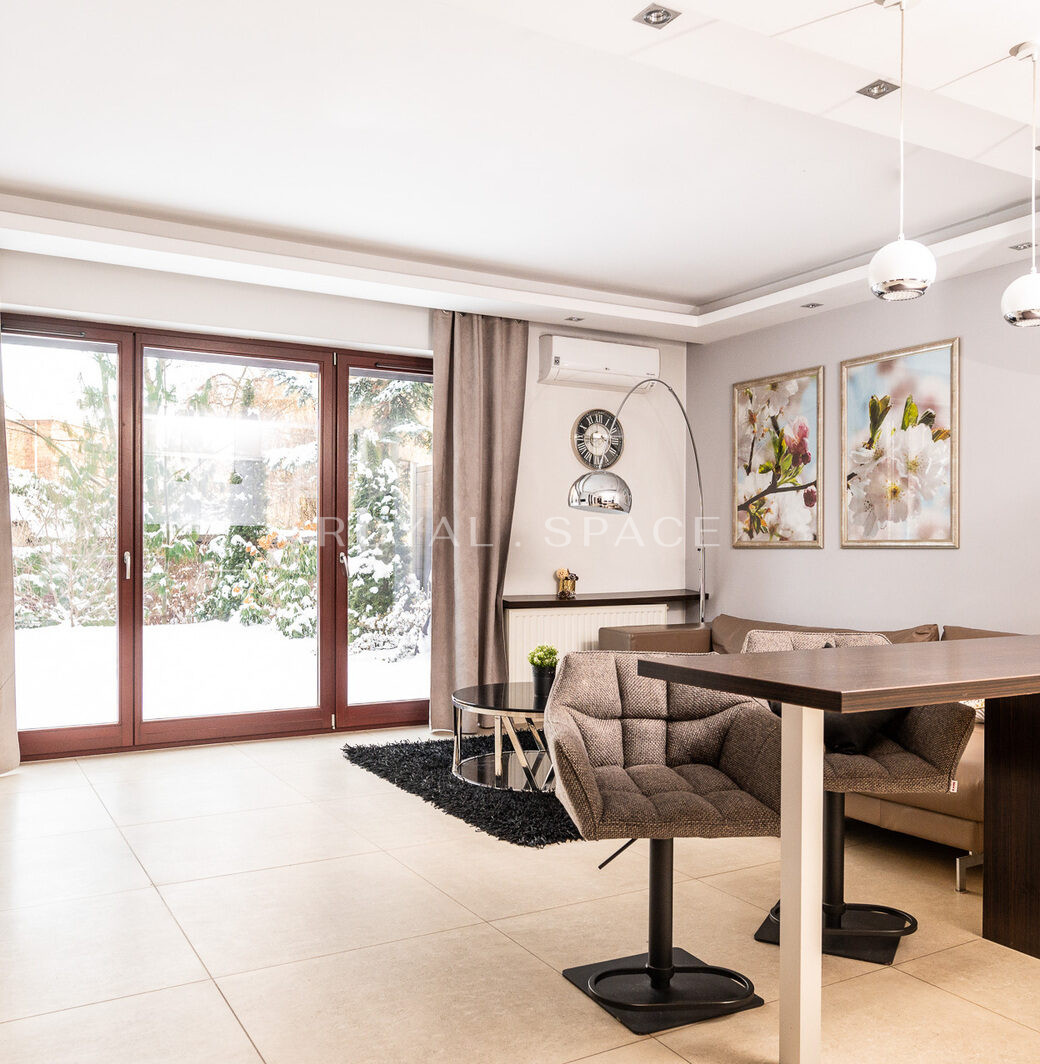 Spacious Apartment with a Private Garden!