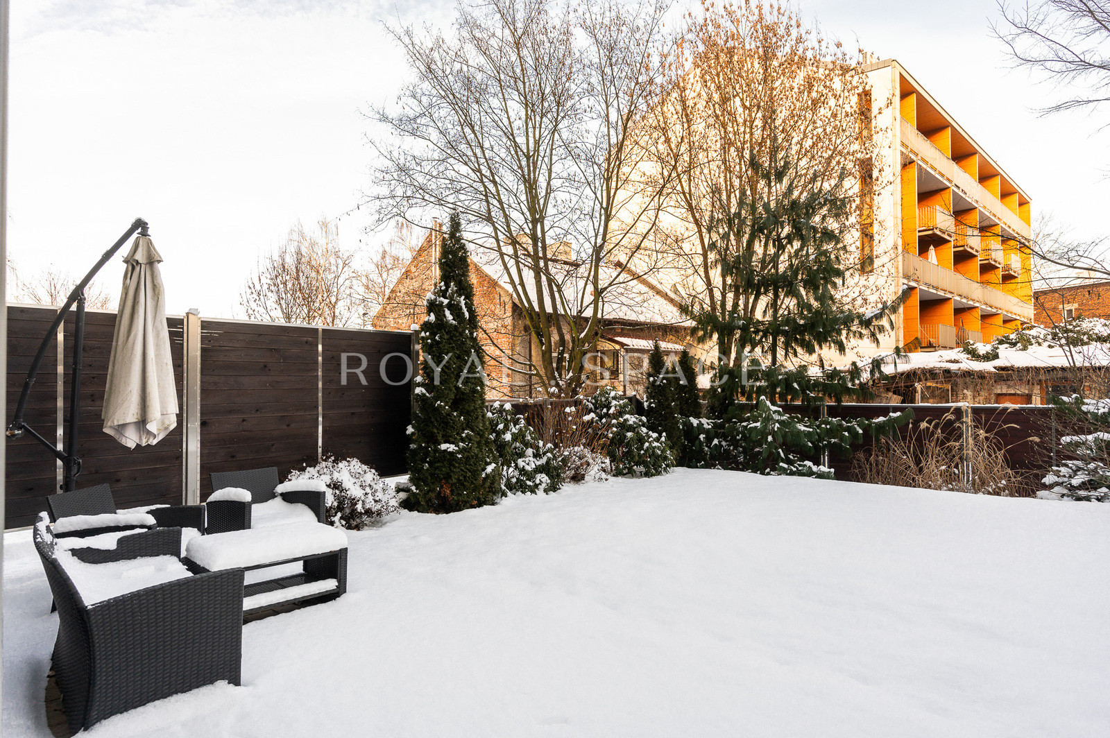 Spacious Apartment with a Private Garden!