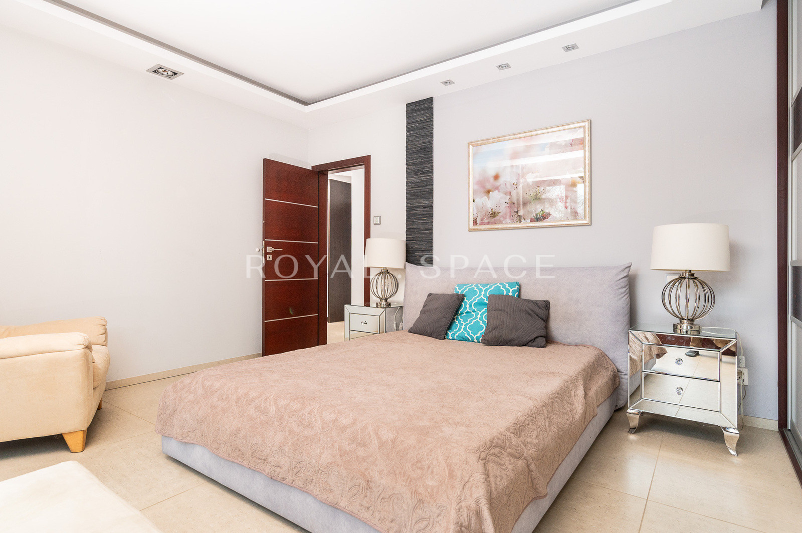 Spacious Apartment with a Private Garden!