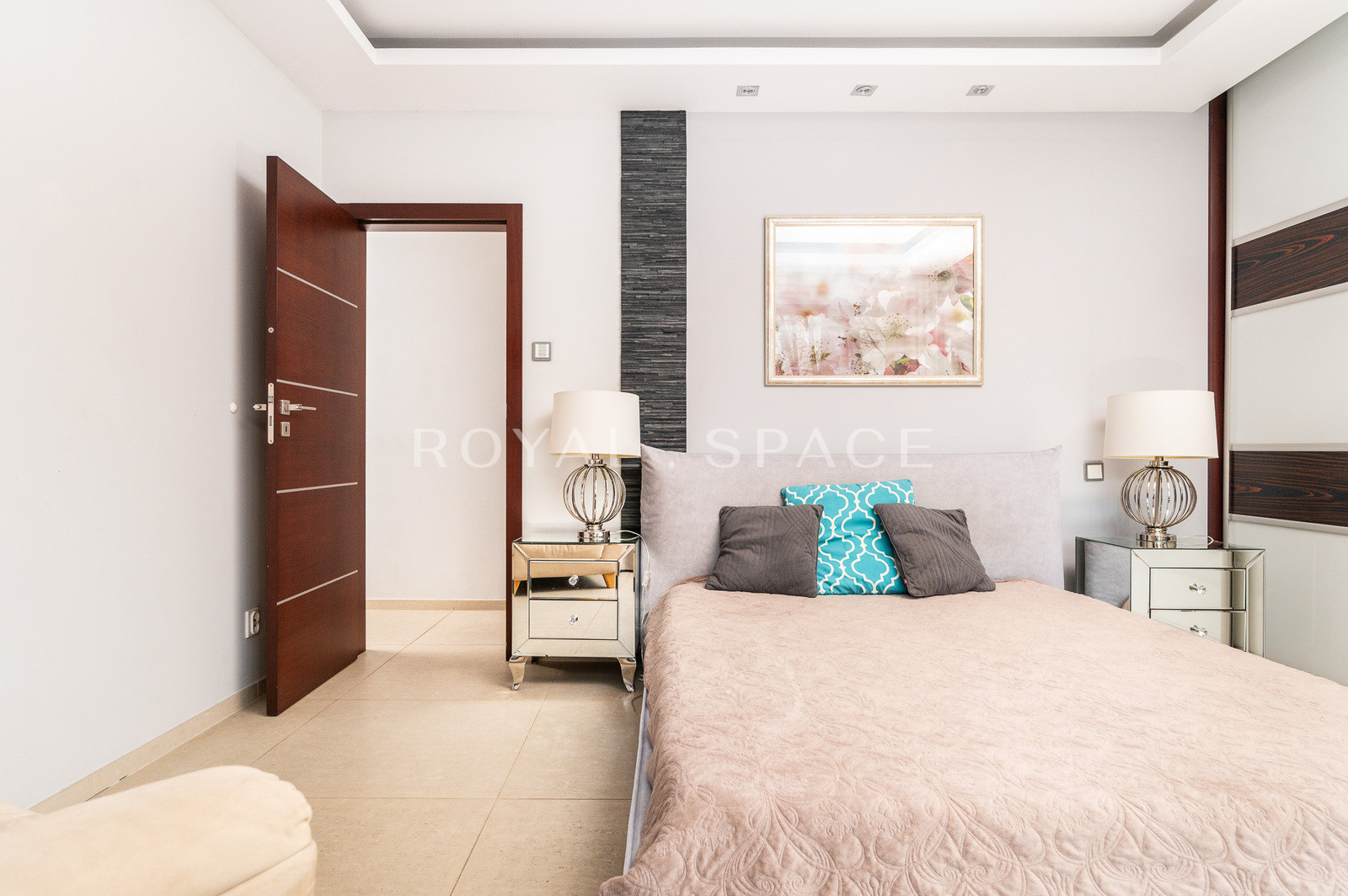 Spacious Apartment with a Private Garden!