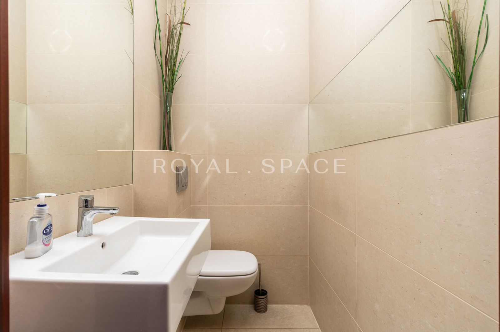Spacious Apartment with a Private Garden!