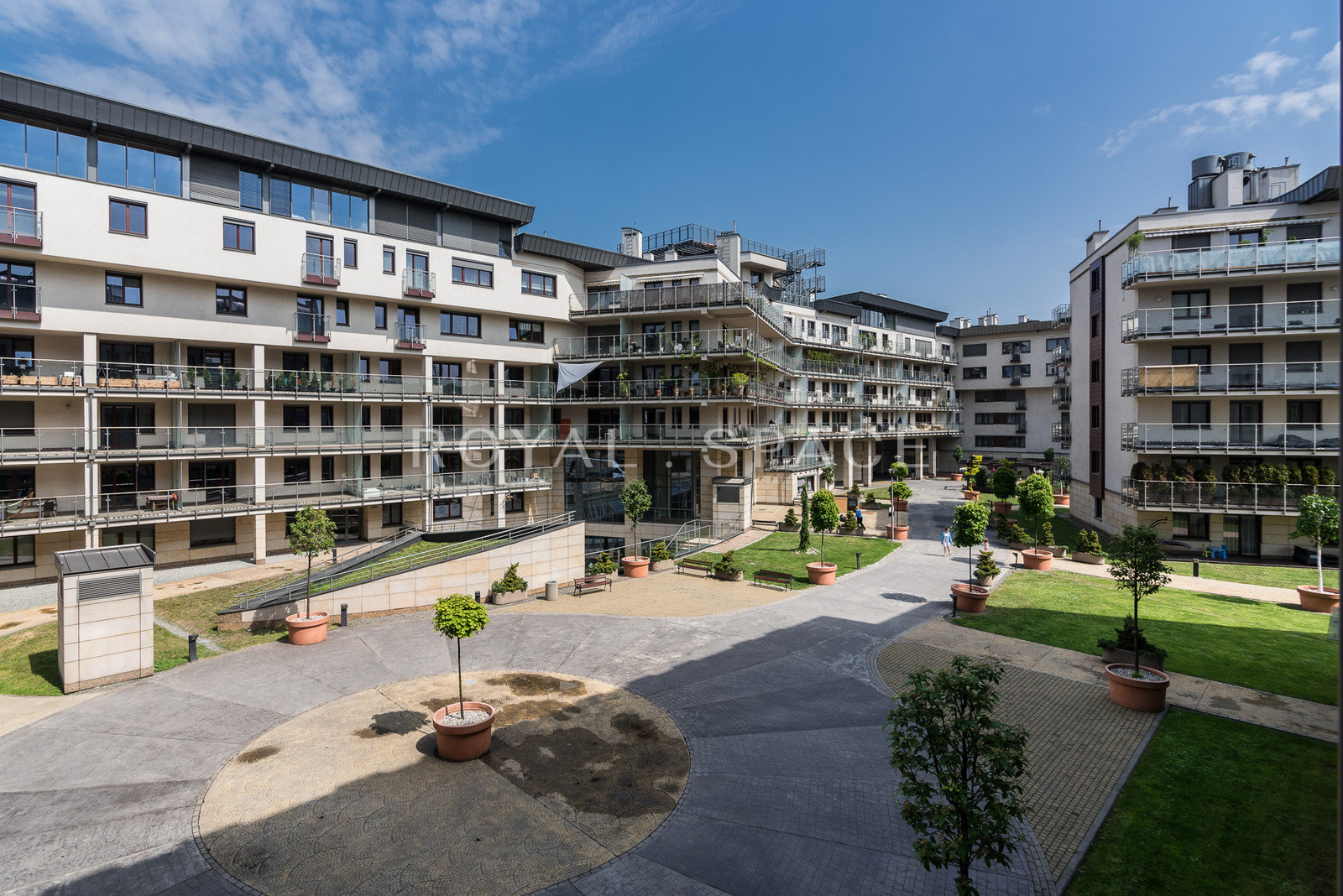 Spacious Apartment with a Private Garden!