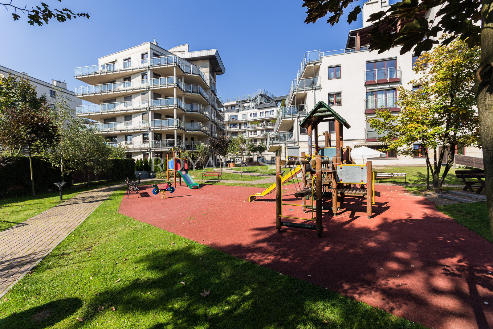 Spacious Apartment with a Private Garden!