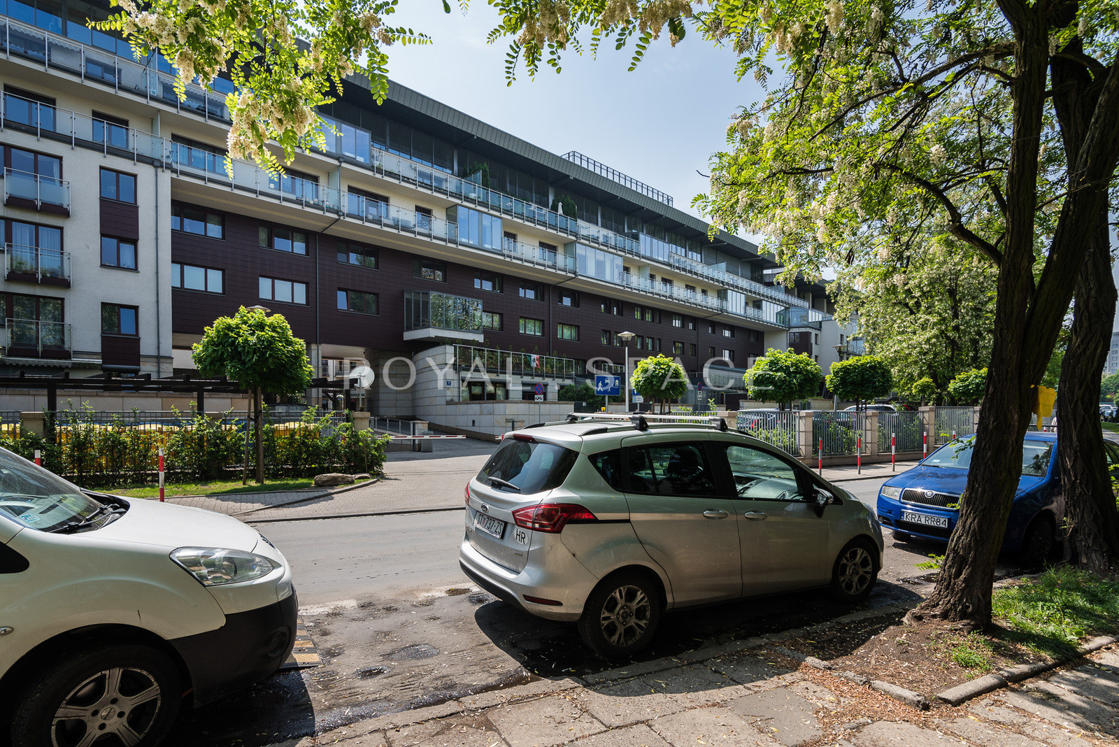 Spacious Apartment with a Private Garden!