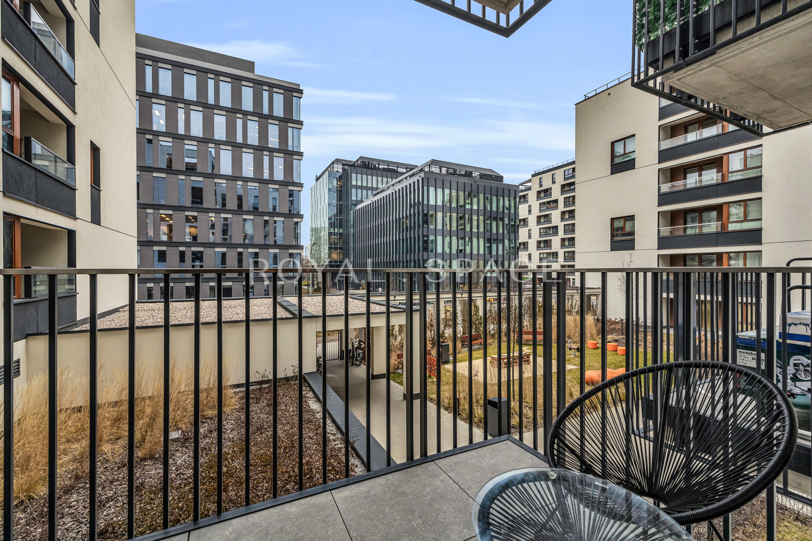 A modern 3-room apartment with two bathrooms!