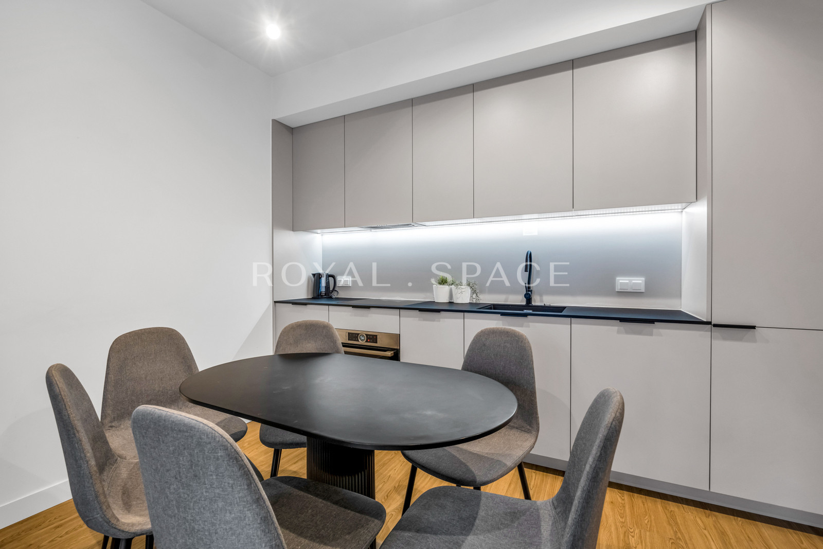 A modern 3-room apartment with two bathrooms!