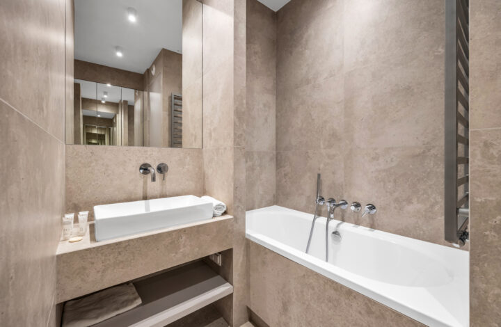 A modern 3-room apartment with two bathrooms!