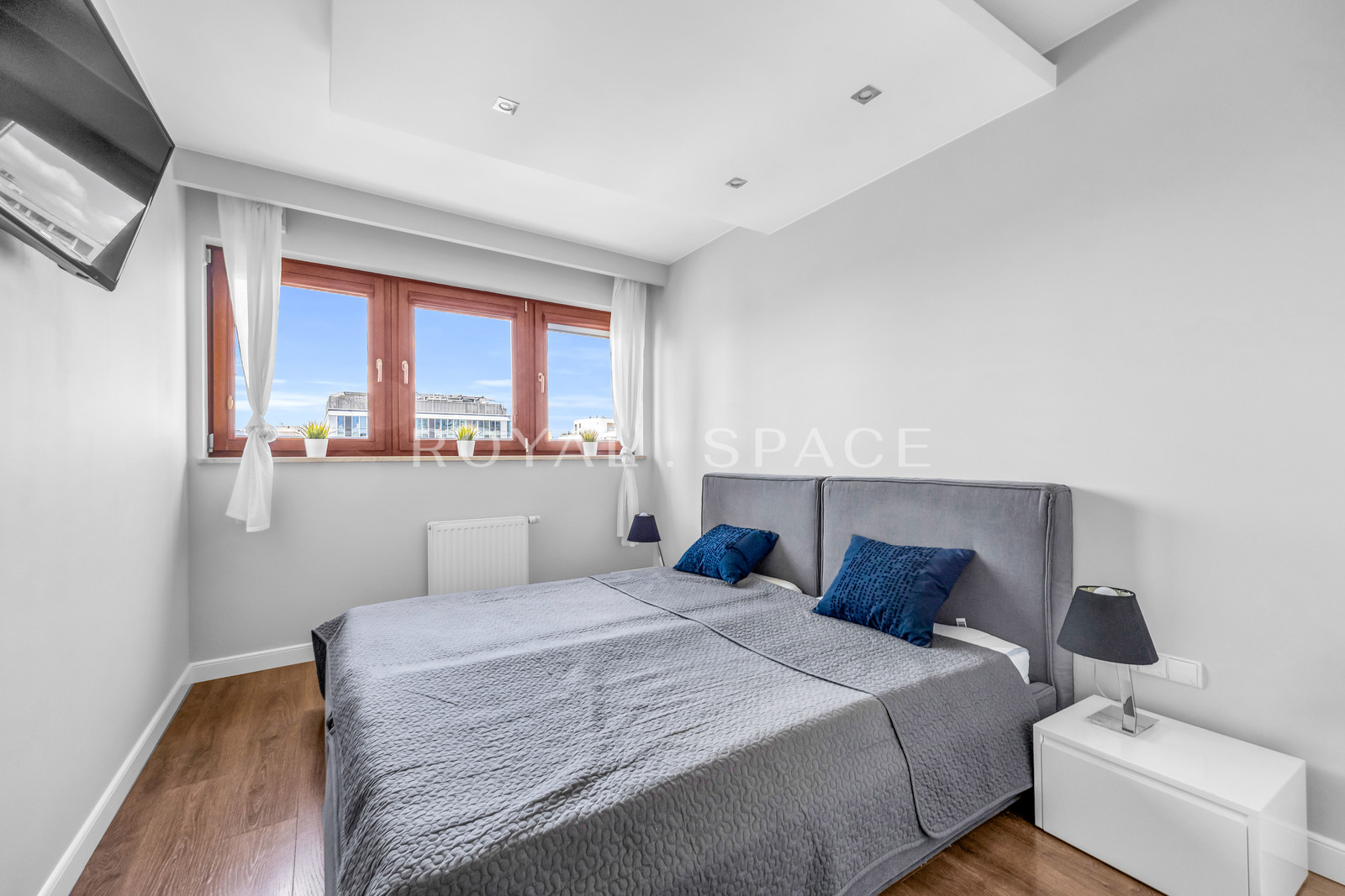 Spacious apartment in the heart of Wola | 3 rooms