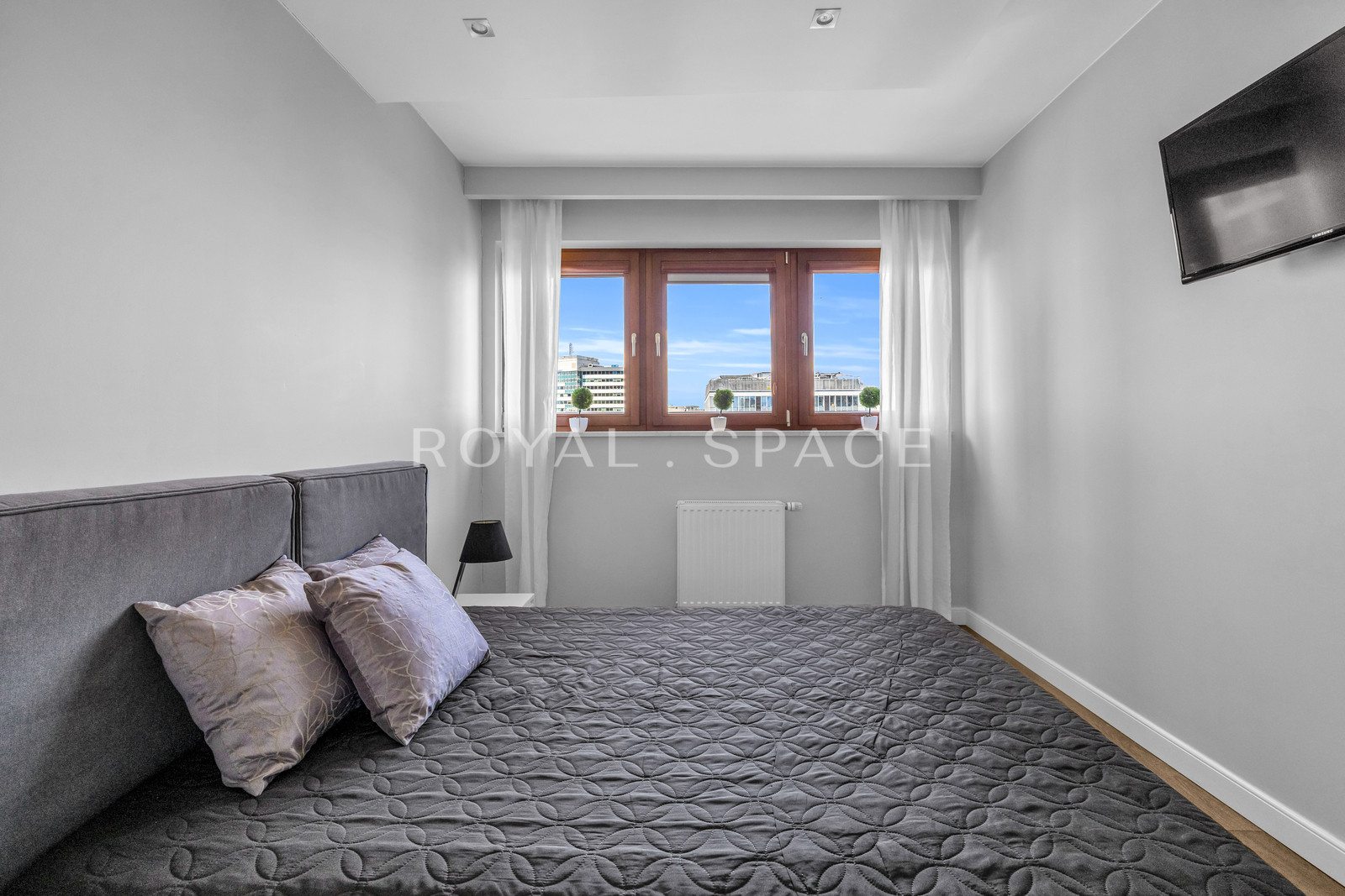 Spacious apartment in the heart of Wola | 3 rooms