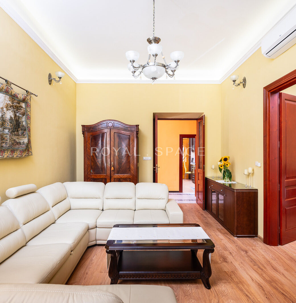 2-room apartment with a separate kitchen!