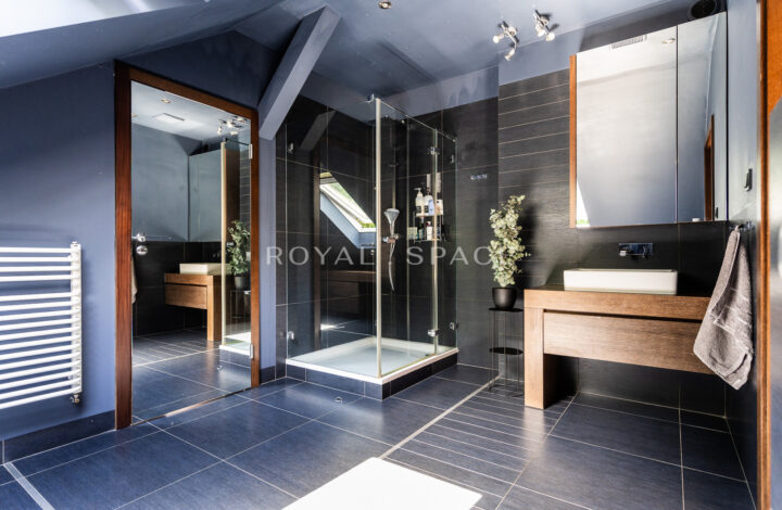 Luxury villa with jacuzzi, sauna and large garden