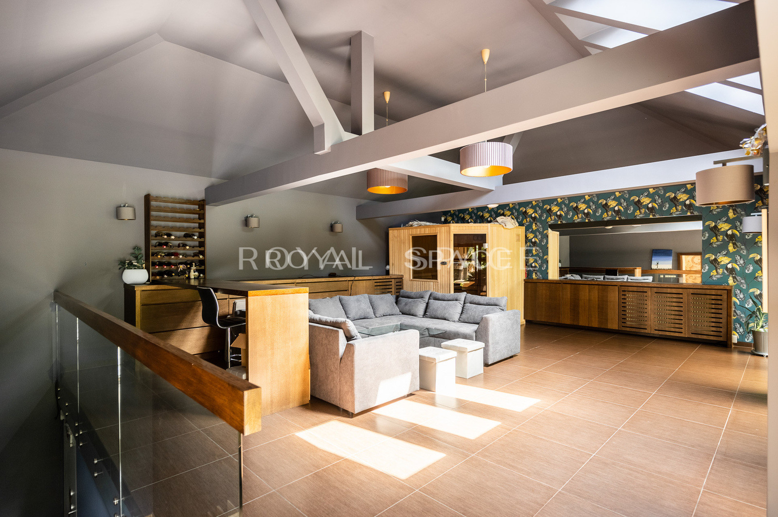 Luxury villa with jacuzzi, sauna and large garden