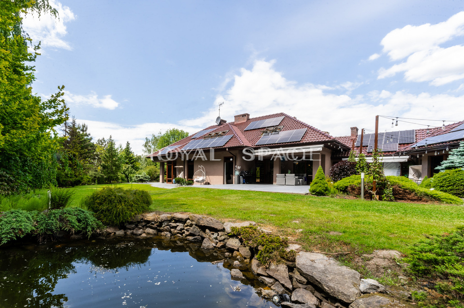Luxury villa with jacuzzi, sauna and large garden