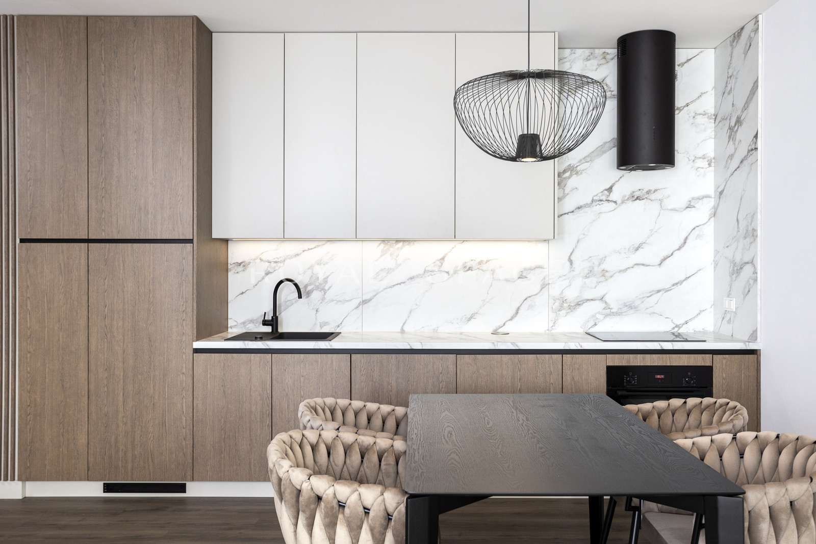 Modern apartment with loggia | Sky+