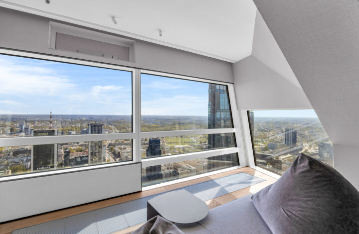 Złota 44 | Apartament z panoramicznym widokiem