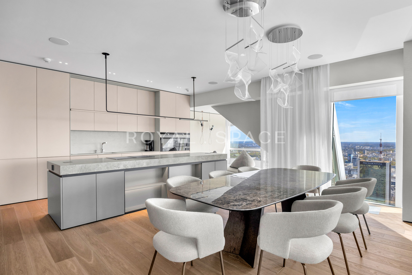 Złota 44 | Apartament z panoramicznym widokiem