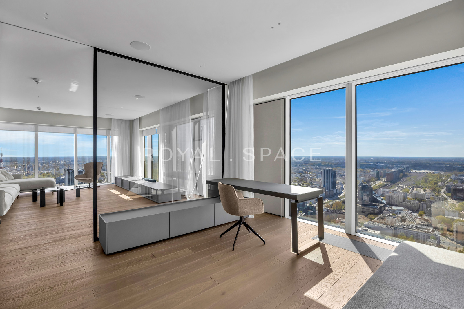 Złota 44 | Apartament z panoramicznym widokiem