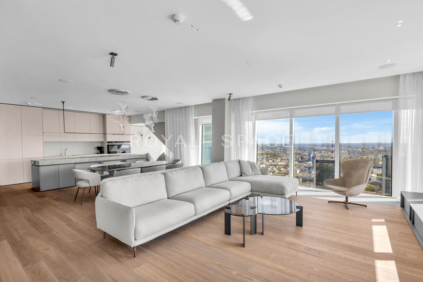 Złota 44 | Apartament z panoramicznym widokiem