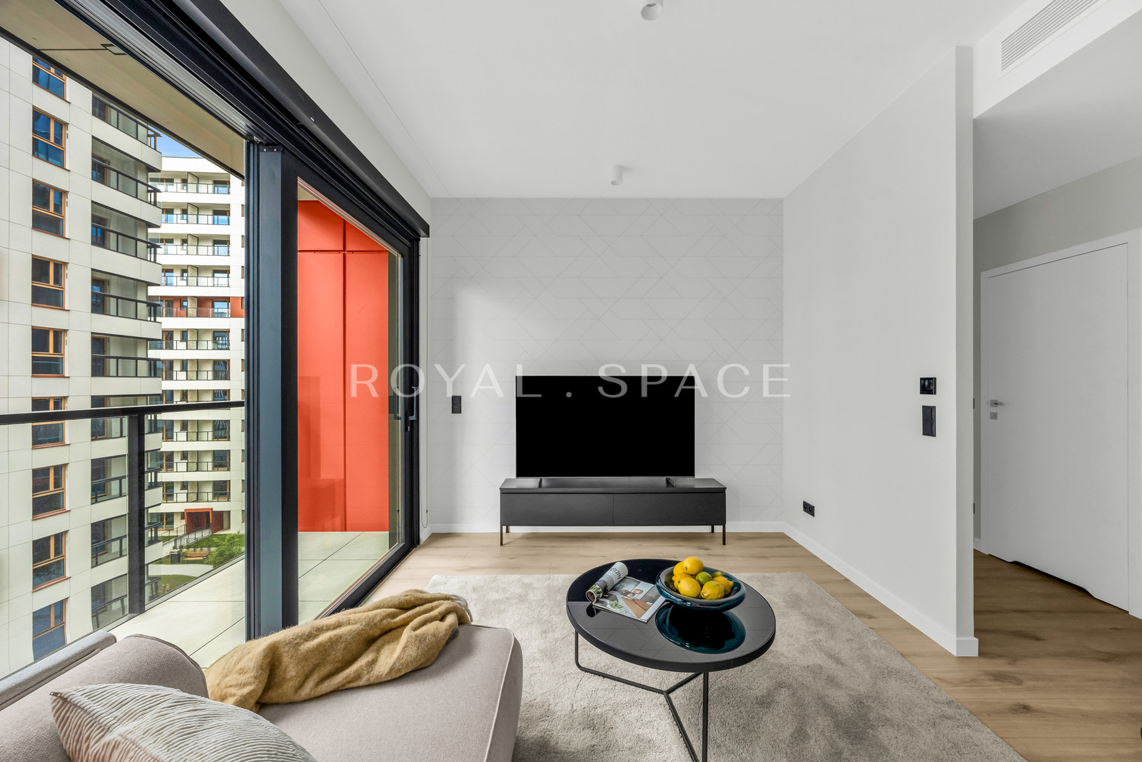 Luxury Apartment with Balcony | Towarowa Towers