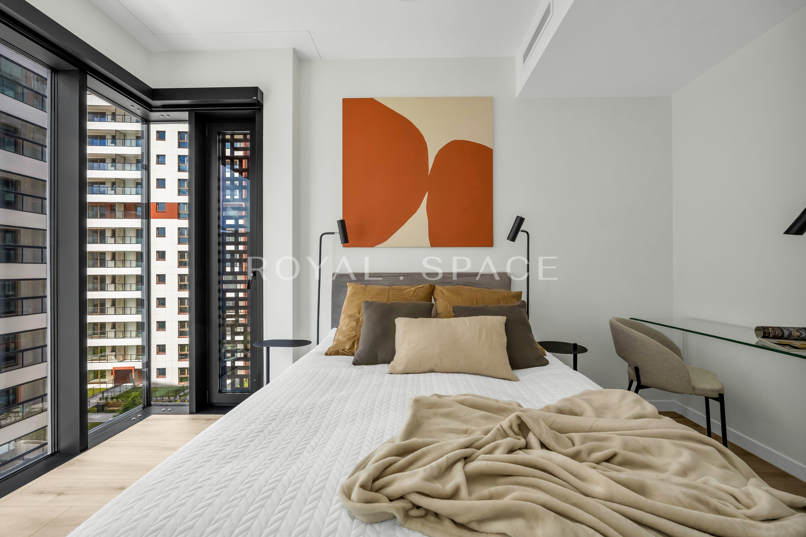 Luxury Apartment with Balcony | Towarowa Towers