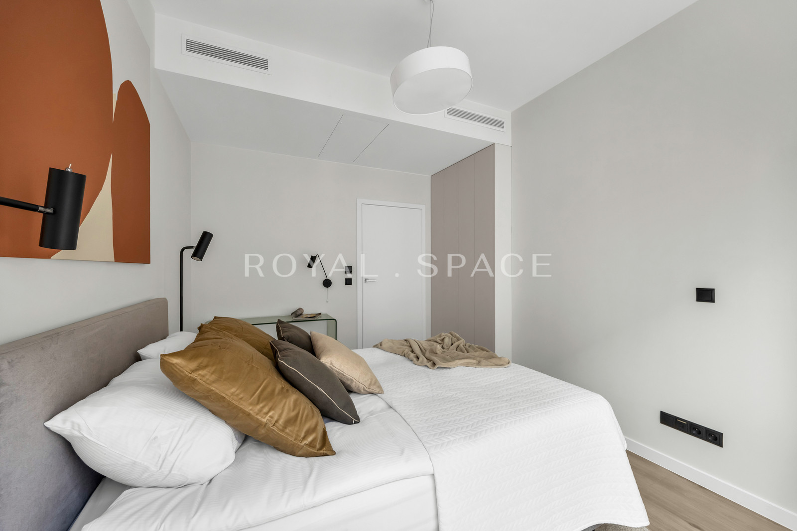 Luxury Apartment with Balcony | Towarowa Towers