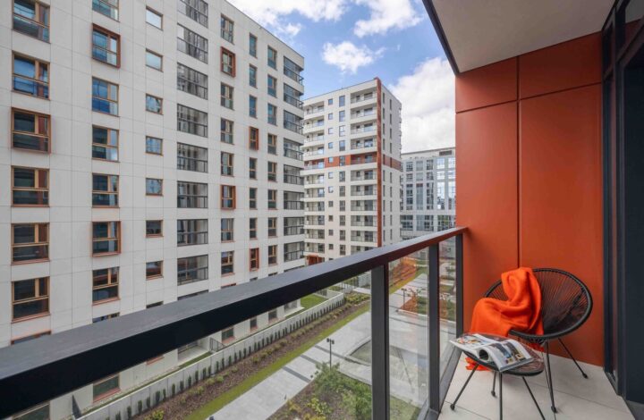 Luxury Apartment with Balcony | Towarowa Towers
