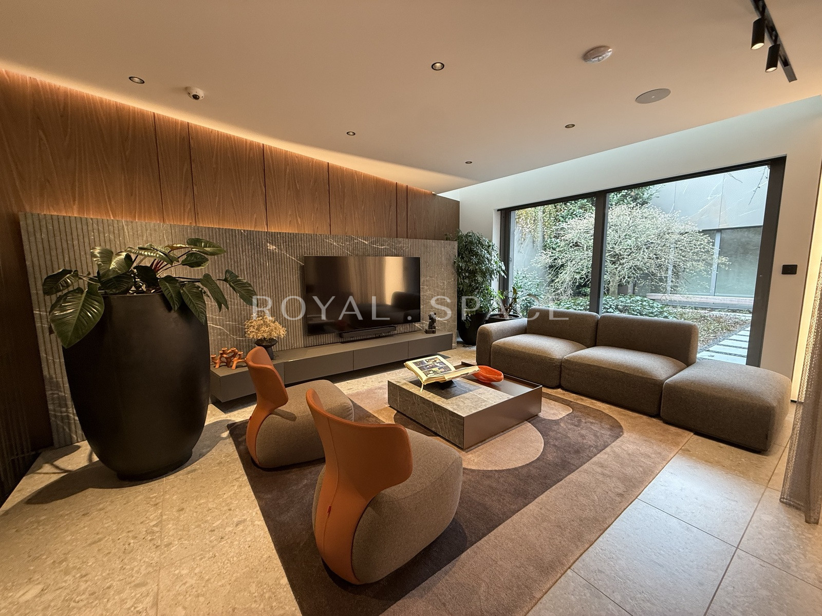 Comfortable studio with balcony | N14